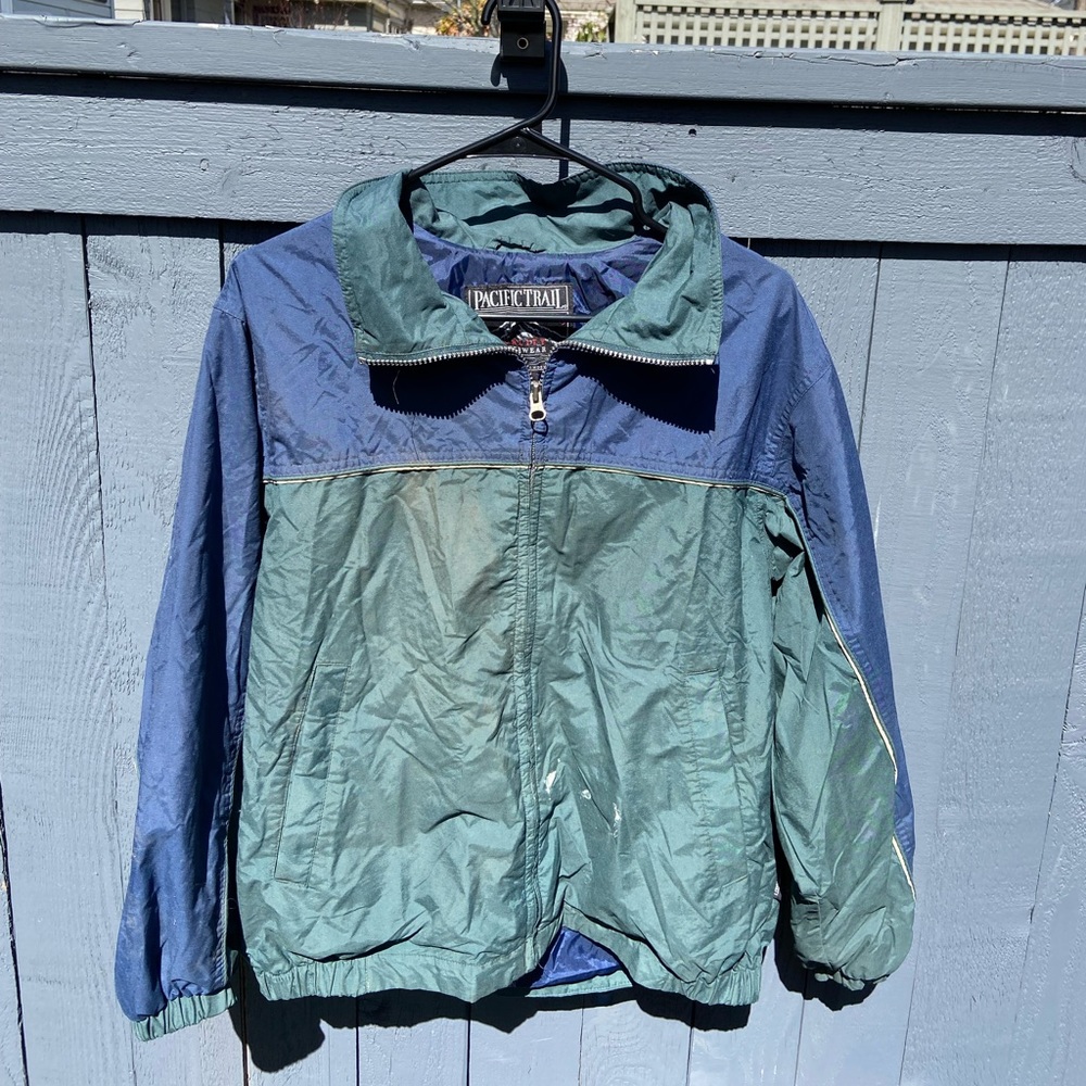 Super cute Pacific trail pull over Wind Breaker